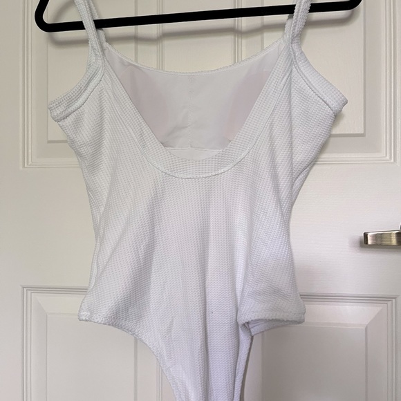 Aerie cheeky one piece in white size medium - Picture 3 of 3